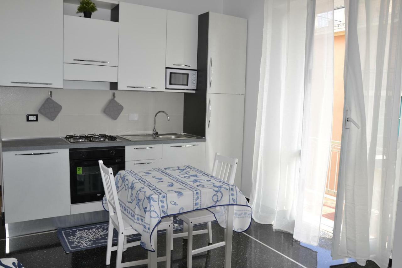 Il Nido Di Quarto Con Park Auto Macchine Piccole Segmento B ジェノヴァ エクステリア 写真